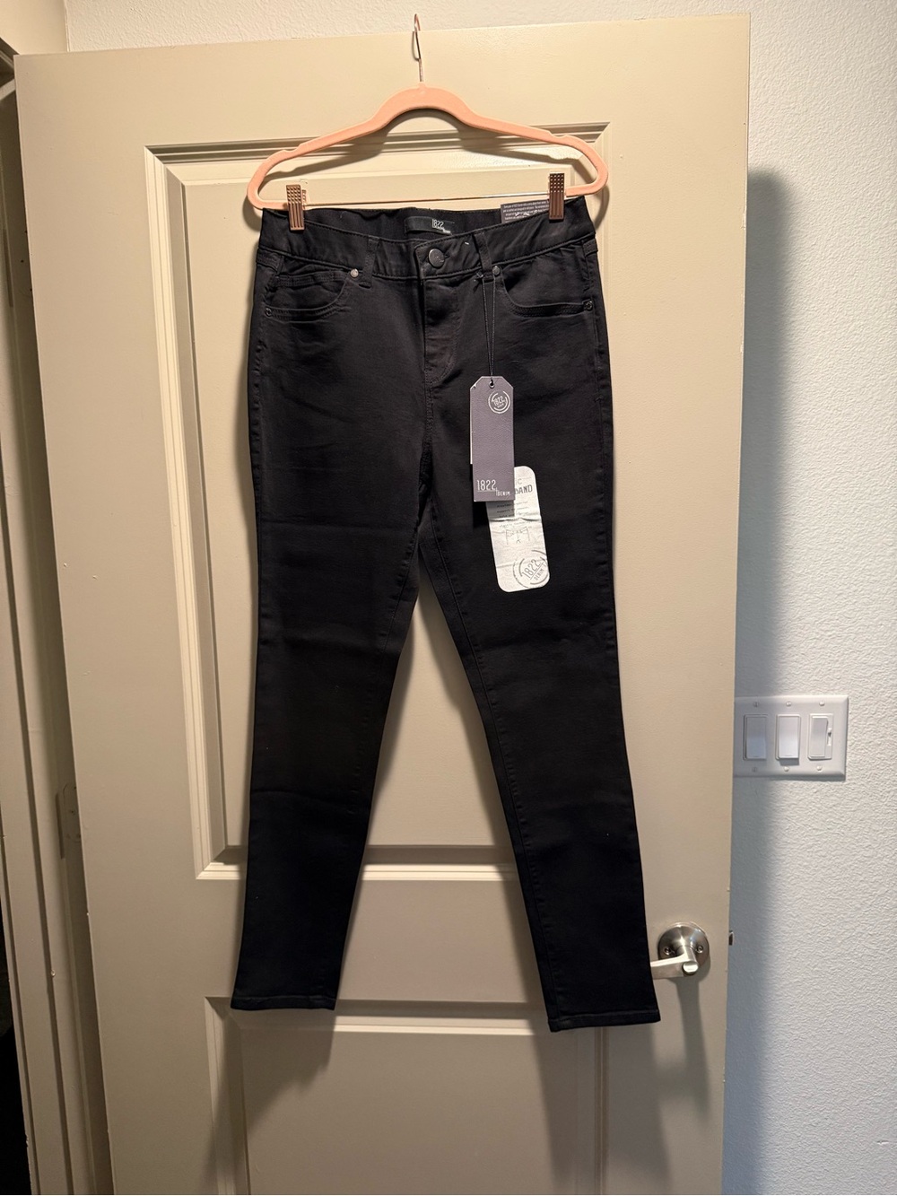 1822 Denim Black Women’s Skinny Jeans